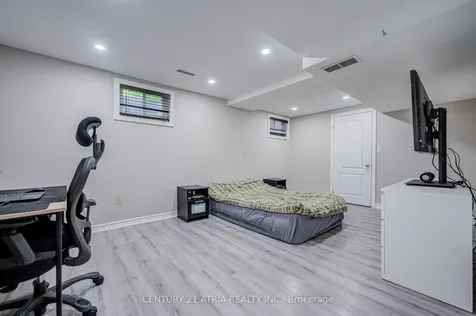 189 Louis Drive Mississauga ON L5B 2V5