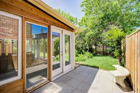 189 Louis Drive Mississauga ON L5B 2V5