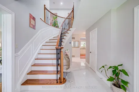 189 Louis Drive Mississauga ON L5B 2V5
