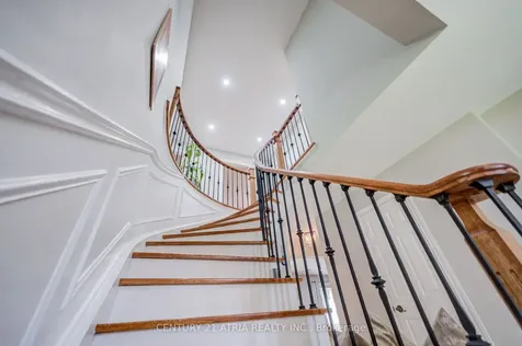 189 Louis Drive Mississauga ON L5B 2V5