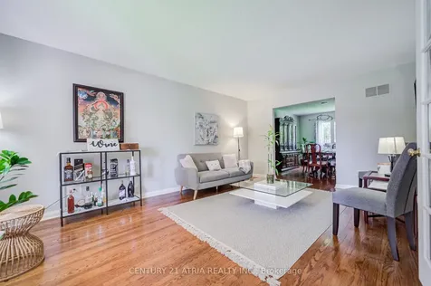 189 Louis Drive Mississauga ON L5B 2V5