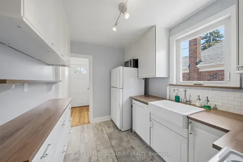 20 Aldgate Avenue Toronto ON M8Y 3L6