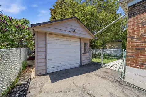 20 Aldgate Avenue Toronto ON M8Y 3L6