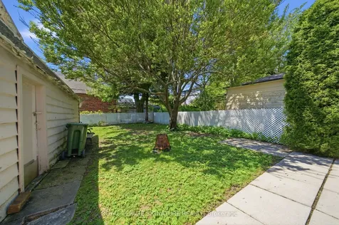 20 Aldgate Avenue Toronto ON M8Y 3L6