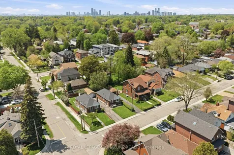 20 Aldgate Avenue Toronto ON M8Y 3L6