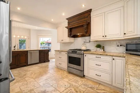 3115 Spring Creek Crescent Mississauga ON L5N 4S4