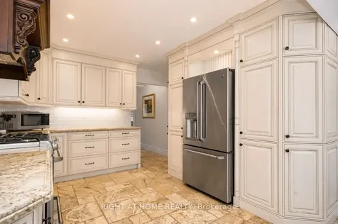 3115 Spring Creek Crescent Mississauga ON L5N 4S4