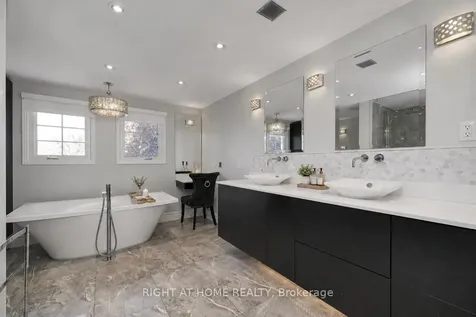 3115 Spring Creek Crescent Mississauga ON L5N 4S4
