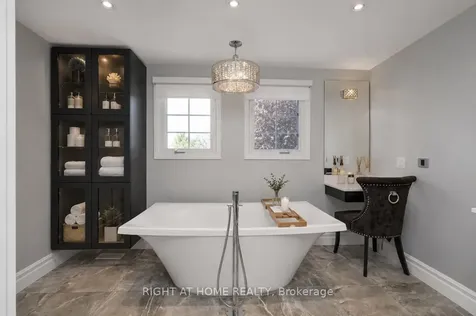 3115 Spring Creek Crescent Mississauga ON L5N 4S4