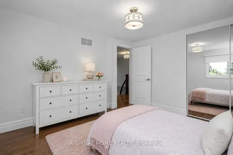 3115 Spring Creek Crescent Mississauga ON L5N 4S4