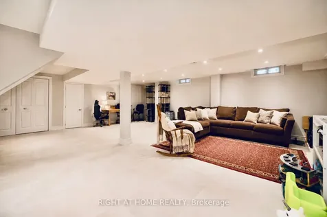 3115 Spring Creek Crescent Mississauga ON L5N 4S4