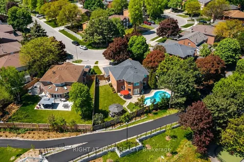 3115 Spring Creek Crescent Mississauga ON L5N 4S4