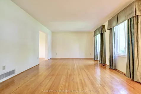 1050 Caldwell Avenue Mississauga ON L5H 1Z4