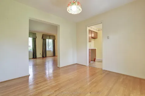 1050 Caldwell Avenue Mississauga ON L5H 1Z4