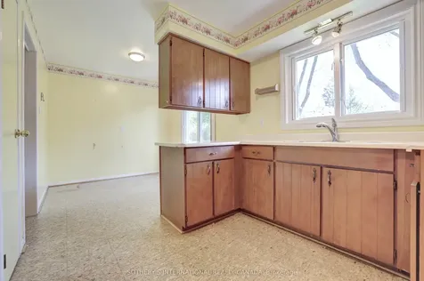 1050 Caldwell Avenue Mississauga ON L5H 1Z4