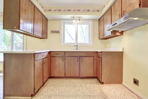 1050 Caldwell Avenue Mississauga ON L5H 1Z4