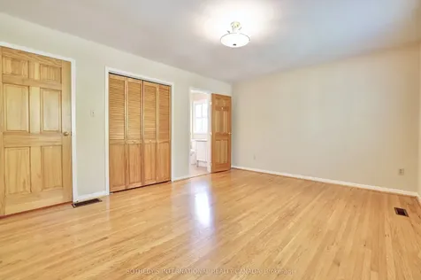 1050 Caldwell Avenue Mississauga ON L5H 1Z4