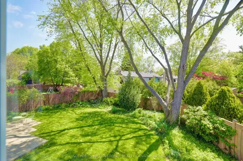 1050 Caldwell Avenue Mississauga ON L5H 1Z4