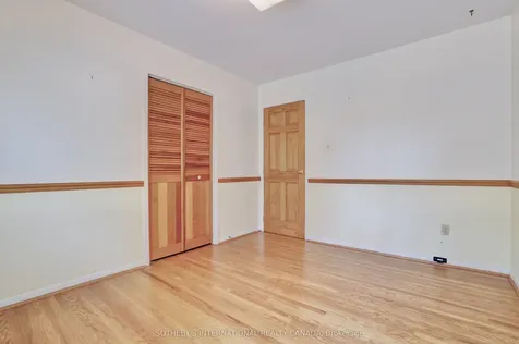 1050 Caldwell Avenue Mississauga ON L5H 1Z4
