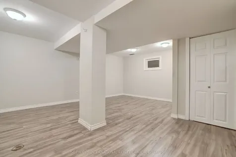 1050 Caldwell Avenue Mississauga ON L5H 1Z4