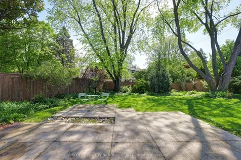 1050 Caldwell Avenue Mississauga ON L5H 1Z4