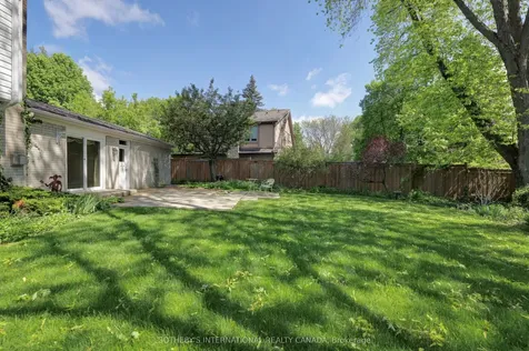 1050 Caldwell Avenue Mississauga ON L5H 1Z4