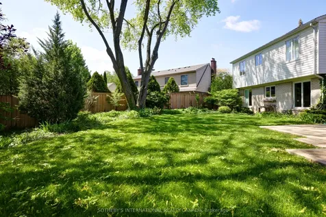 1050 Caldwell Avenue Mississauga ON L5H 1Z4