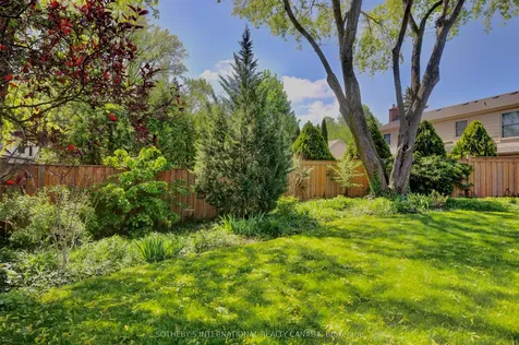 1050 Caldwell Avenue Mississauga ON L5H 1Z4