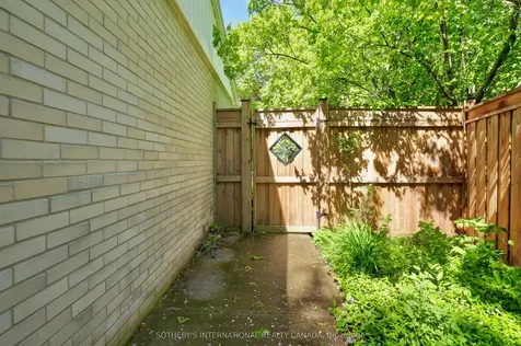 1050 Caldwell Avenue Mississauga ON L5H 1Z4