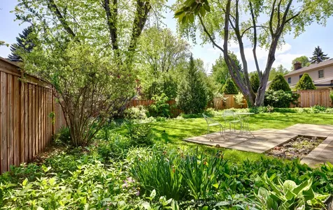 1050 Caldwell Avenue Mississauga ON L5H 1Z4