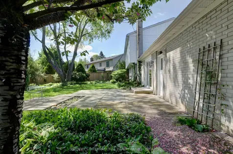 1050 Caldwell Avenue Mississauga ON L5H 1Z4
