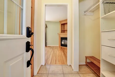 1050 Caldwell Avenue Mississauga ON L5H 1Z4