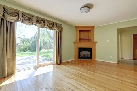 1050 Caldwell Avenue Mississauga ON L5H 1Z4
