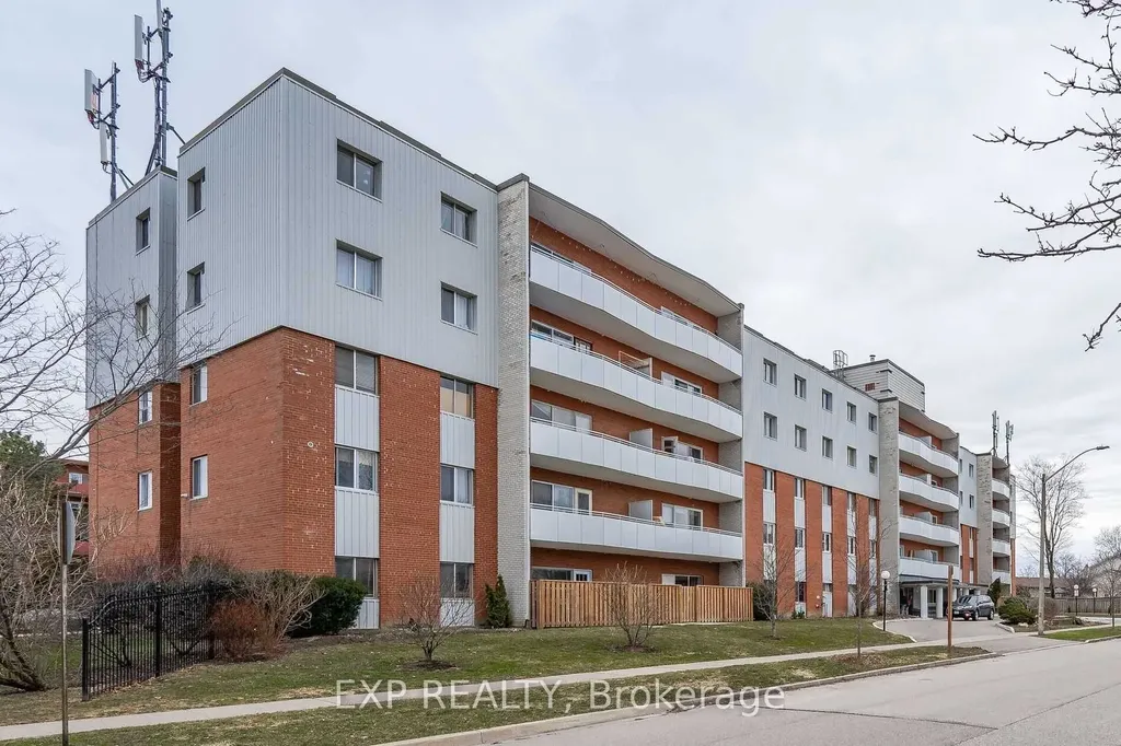 2485 Woking Crescent Mississauga ON L5K 1Z6
