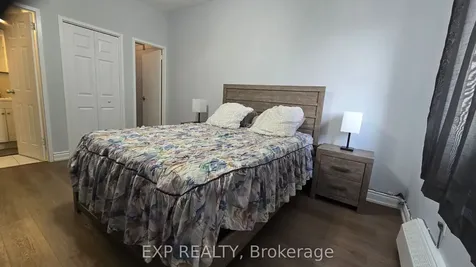 2485 Woking Crescent Mississauga ON L5K 1Z6