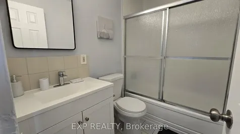 2485 Woking Crescent Mississauga ON L5K 1Z6