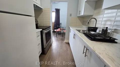 2485 Woking Crescent Mississauga ON L5K 1Z6