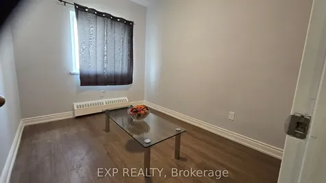 2485 Woking Crescent Mississauga ON L5K 1Z6