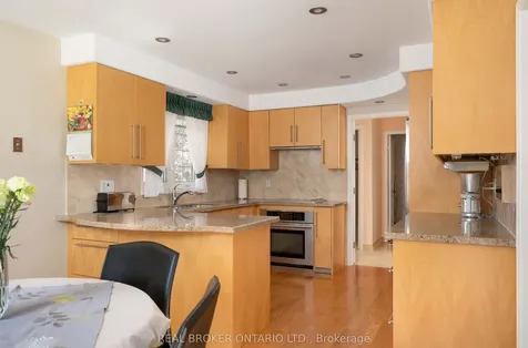 1128 Mayfair Road Oakville ON L6M 1G8