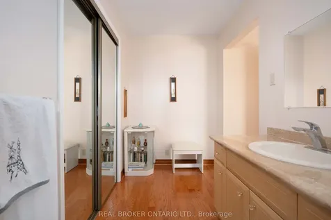 1128 Mayfair Road Oakville ON L6M 1G8