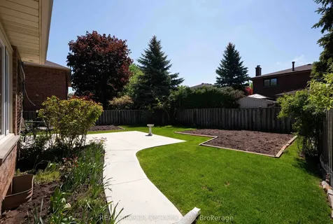 1128 Mayfair Road Oakville ON L6M 1G8