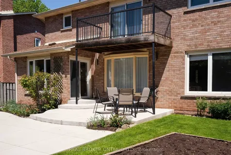 1128 Mayfair Road Oakville ON L6M 1G8