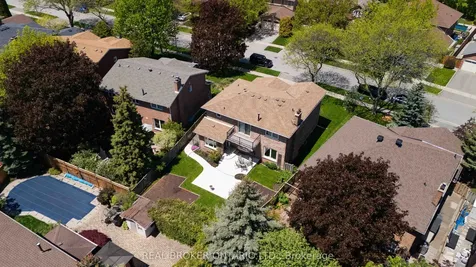 1128 Mayfair Road Oakville ON L6M 1G8
