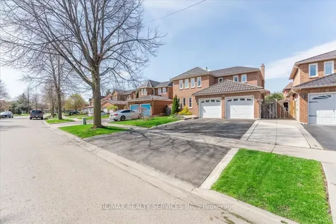 36 Brydon Crescent Brampton ON L6X 3H2