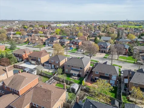 36 Brydon Crescent Brampton ON L6X 3H2