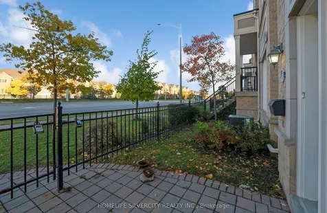 60 Fairwood Circle Brampton ON L6R 0Y6
