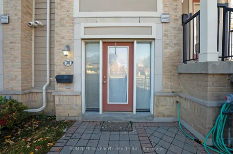 60 Fairwood Circle Brampton ON L6R 0Y6