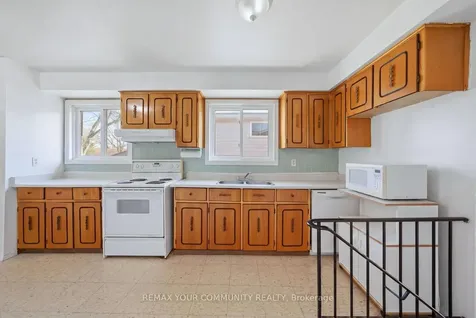 1238 Consort Crescent Burlington ON L7M 1J7