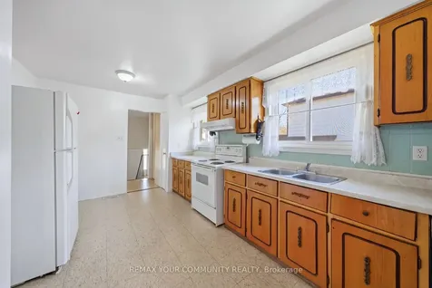 1238 Consort Crescent Burlington ON L7M 1J7
