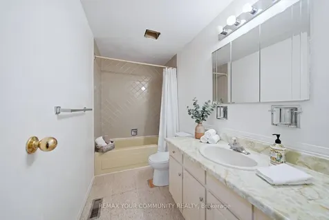 1238 Consort Crescent Burlington ON L7M 1J7